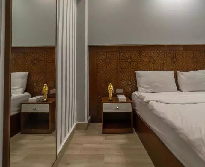 هاستل Queen Pyramids View