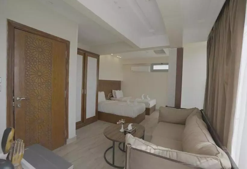 هاستل Queen Pyramids View