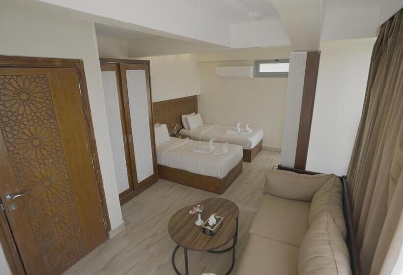 هاستل Queen Pyramids View