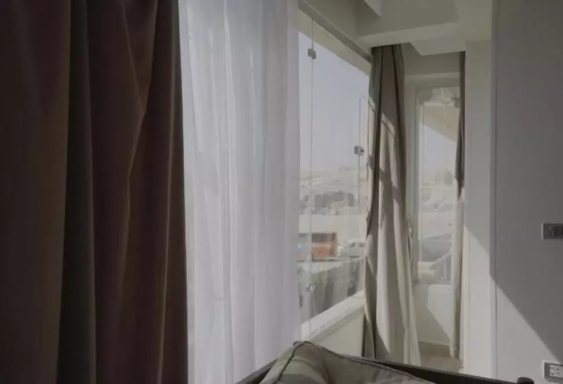 هاستل Queen Pyramids View