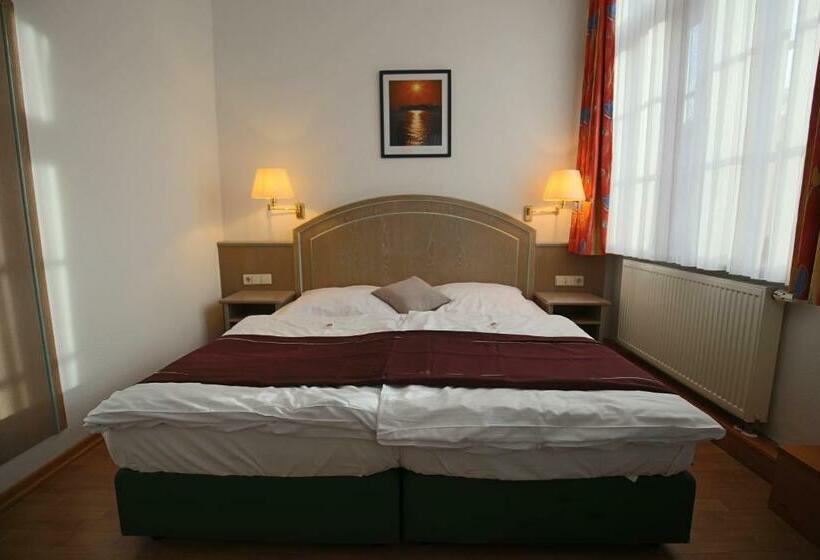 Отель Restaurant Hambacher Winzer