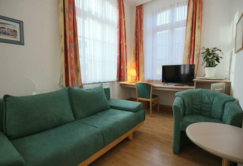 Отель Restaurant Hambacher Winzer