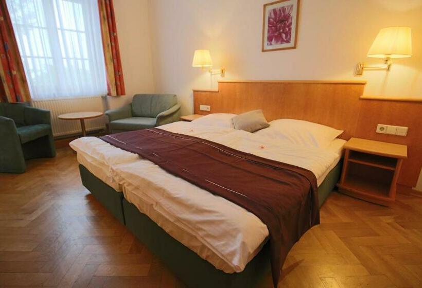 Отель Restaurant Hambacher Winzer