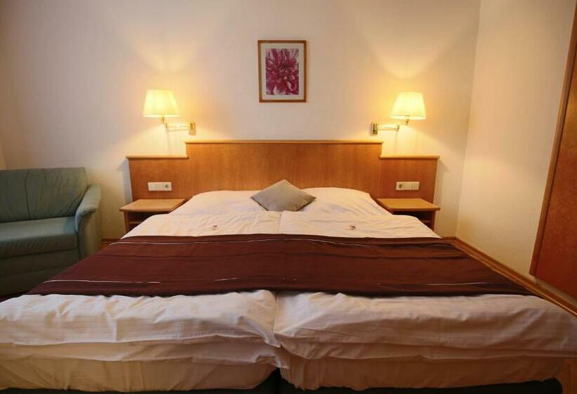 Отель Restaurant Hambacher Winzer