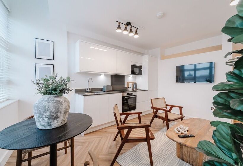 Royal House Luxury Apartments   Chester