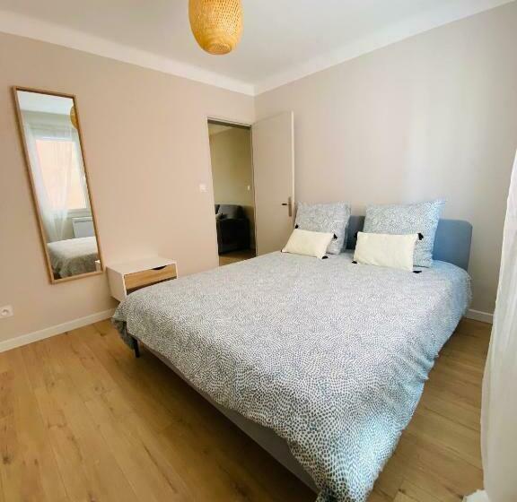 T2 Neuf Centre Village Collobrieres