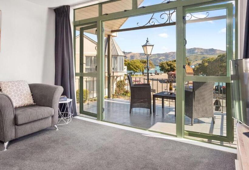 The Wharf Seaview Apartments By Avi