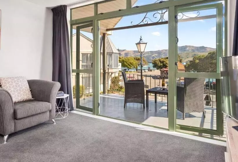The Wharf Seaview Apartments By Avi