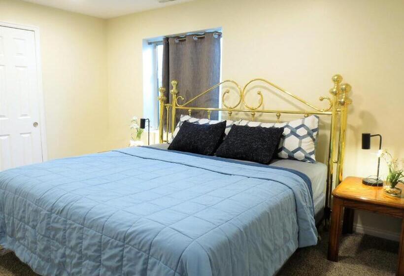 Entire Huge Basement! Fast Wifi! Private Entrance!