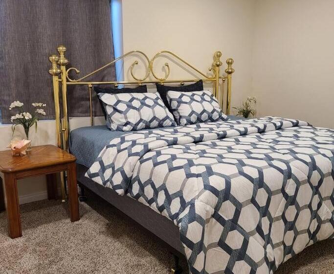 Entire Huge Basement! Fast Wifi! Private Entrance!