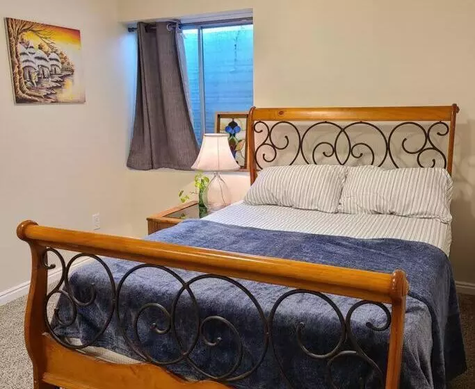 Entire Huge Basement! Fast Wifi! Private Entrance!