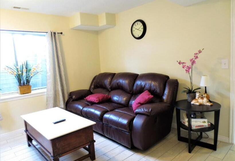 Entire Huge Basement! Fast Wifi! Private Entrance!