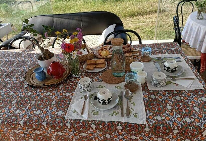 تختخواب و صبحانه Il Nido Del Gheppio