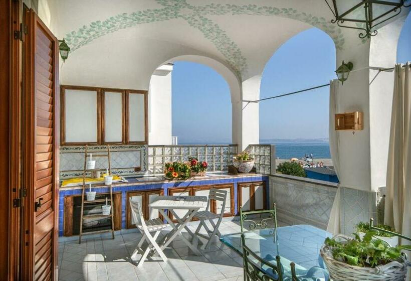 تختخواب و صبحانه La Finestra Sul Mare