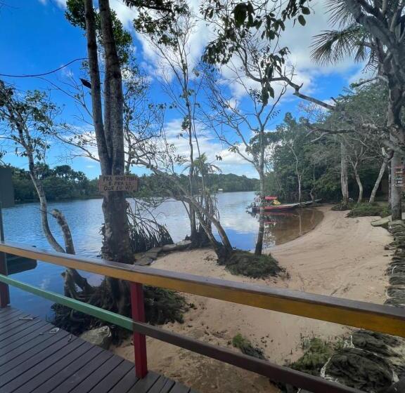 Casa Em Condomínio Agradável Com Fundo Pro Rio