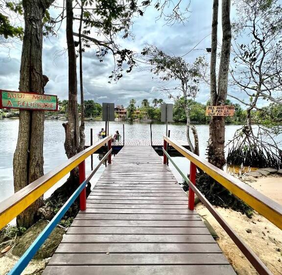 Casa Em Condomínio Agradável Com Fundo Pro Rio