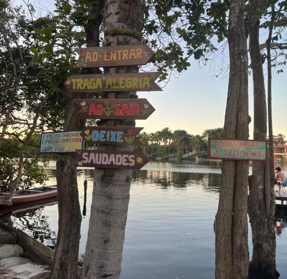 Casa Em Condomínio Agradável Com Fundo Pro Rio