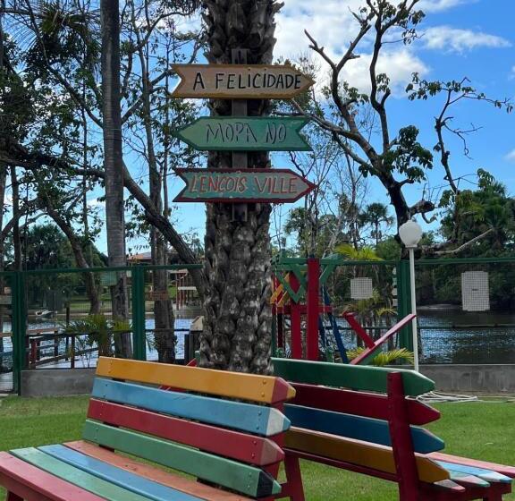 Casa Em Condomínio Agradável Com Fundo Pro Rio