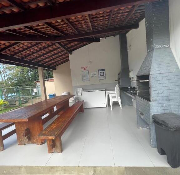 Casa Em Condomínio Agradável Com Fundo Pro Rio