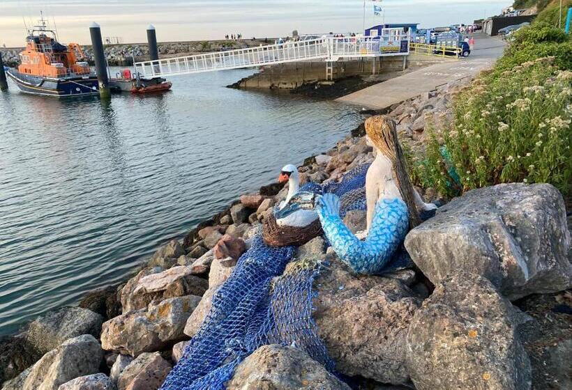 Harbour View Ground Floor Flat With Private Parking, Only 5 Mins Walk To Harbour