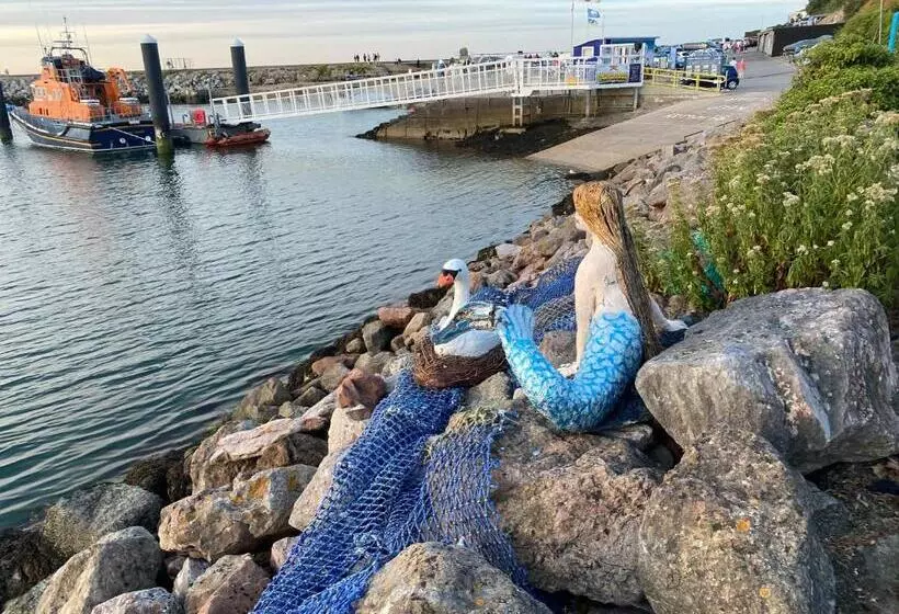 Harbour View Ground Floor Flat With Private Parking, Only 5 Mins Walk To Harbour