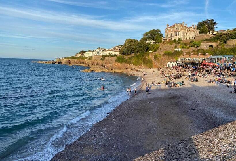 Harbour View Ground Floor Flat With Private Parking, Only 5 Mins Walk To Harbour