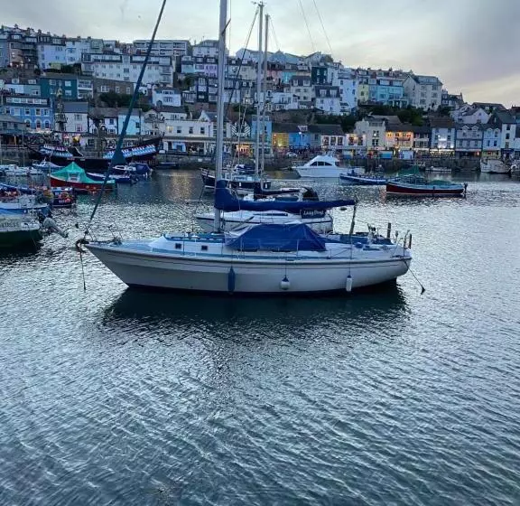 Harbour View Ground Floor Flat With Private Parking, Only 5 Mins Walk To Harbour