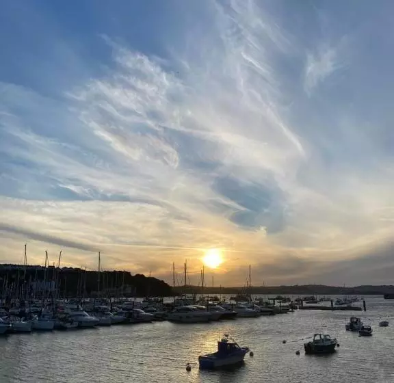 Harbour View Ground Floor Flat With Private Parking, Only 5 Mins Walk To Harbour