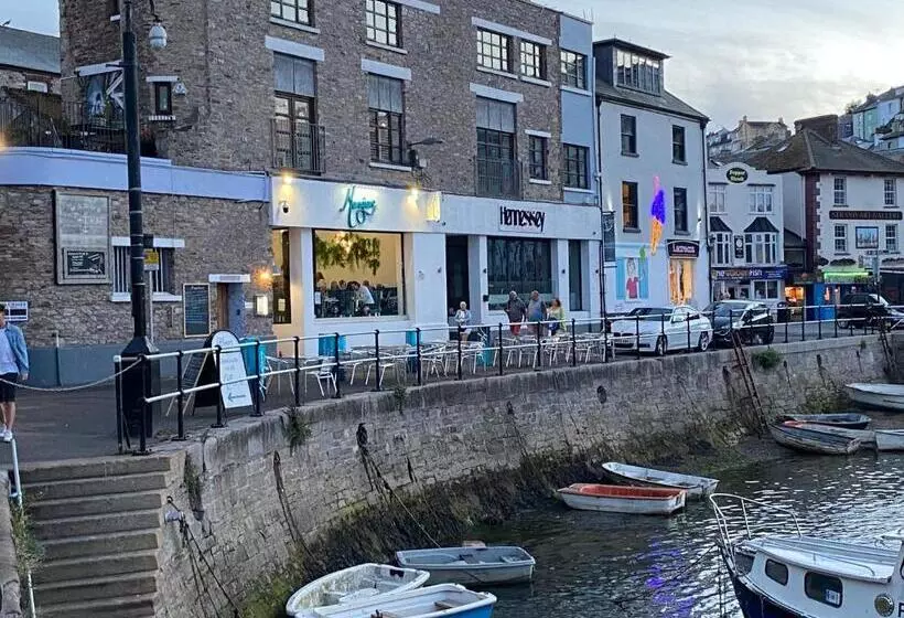 Harbour View Ground Floor Flat With Private Parking, Only 5 Mins Walk To Harbour