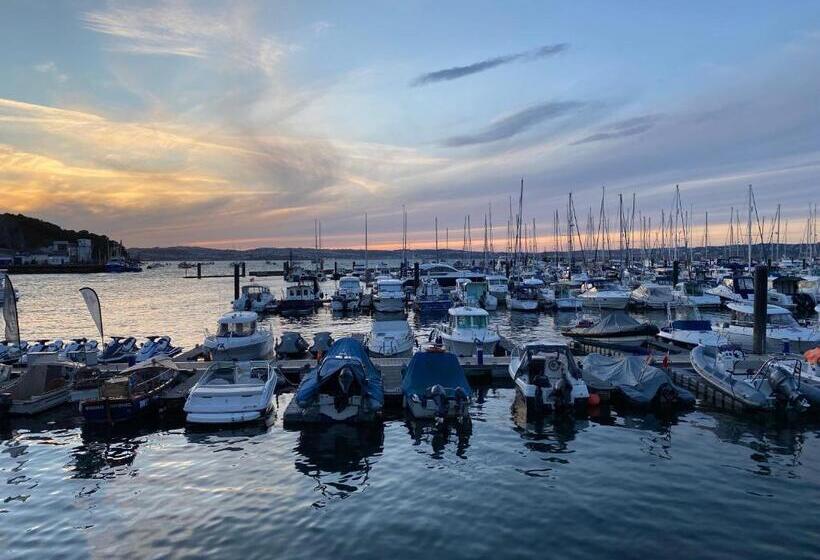 Harbour View Ground Floor Flat With Private Parking, Only 5 Mins Walk To Harbour