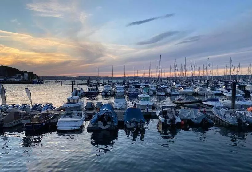 Harbour View Ground Floor Flat With Private Parking, Only 5 Mins Walk To Harbour