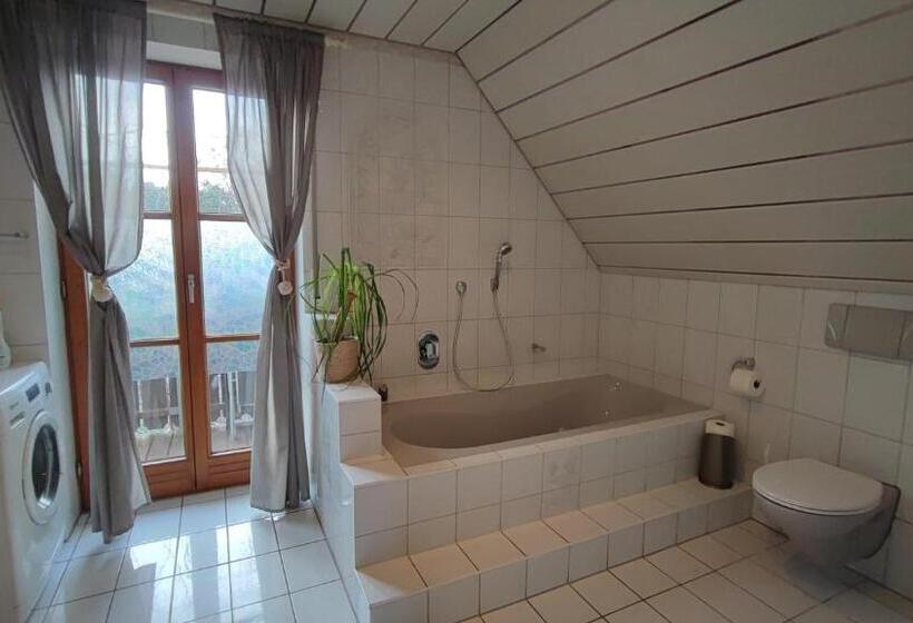 Homely Stay In A Modern Green Dream