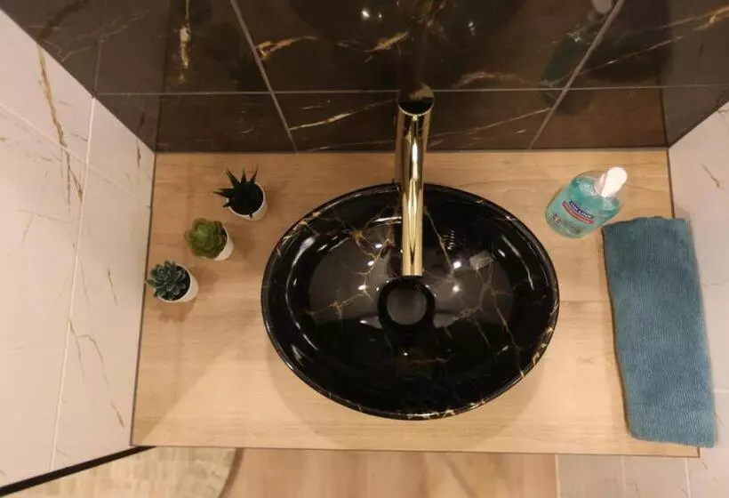 Modern 2 Room Apartment   Free Parking   Netflix