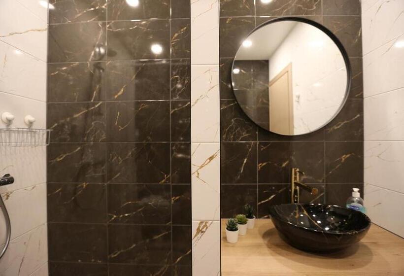 Modern 2 Room Apartment   Free Parking   Netflix