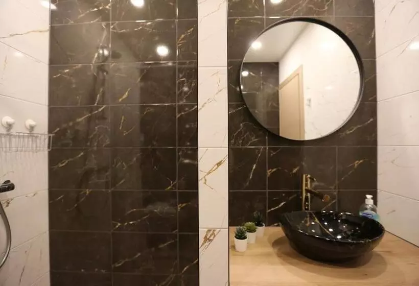 Modern 2 Room Apartment   Free Parking   Netflix