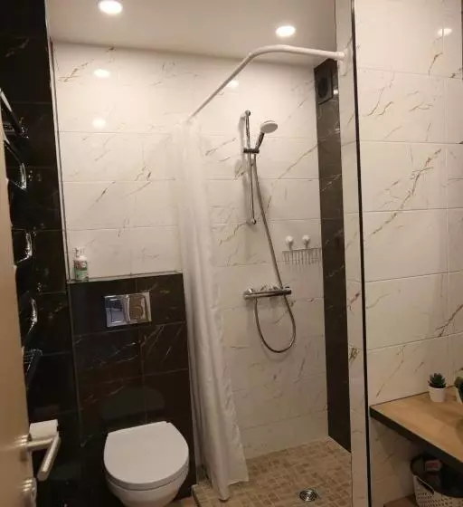Modern 2 Room Apartment   Free Parking   Netflix