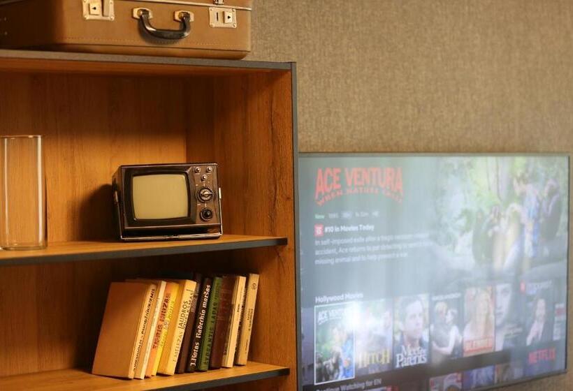 Modern 2 Room Apartment   Free Parking   Netflix