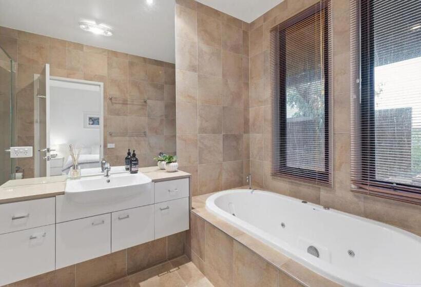 Ocean View Treetops Retreat