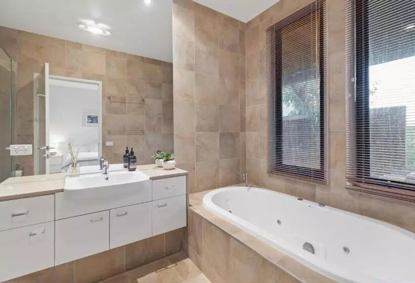 Ocean View Treetops Retreat