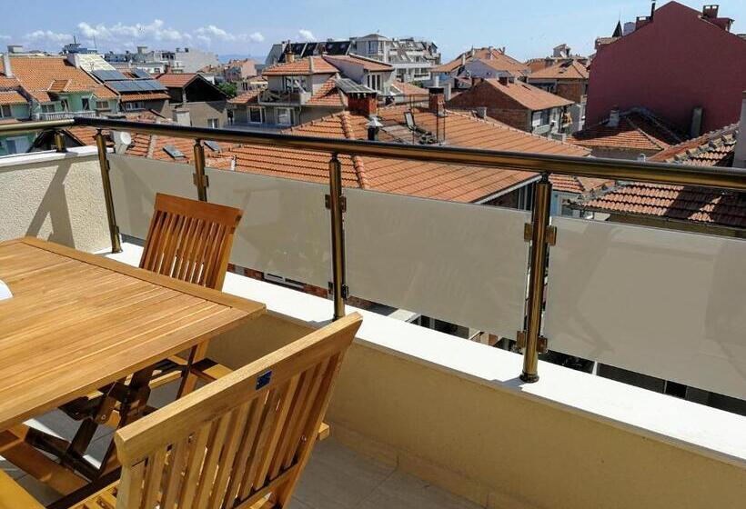 پانسیون флора поморие