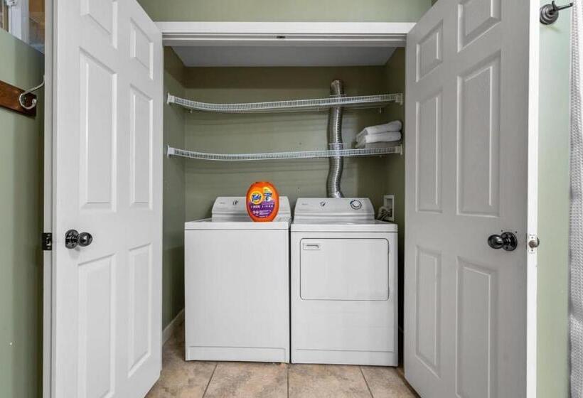 The Sleeping Moose I Fireplace I Pool Table I Tv