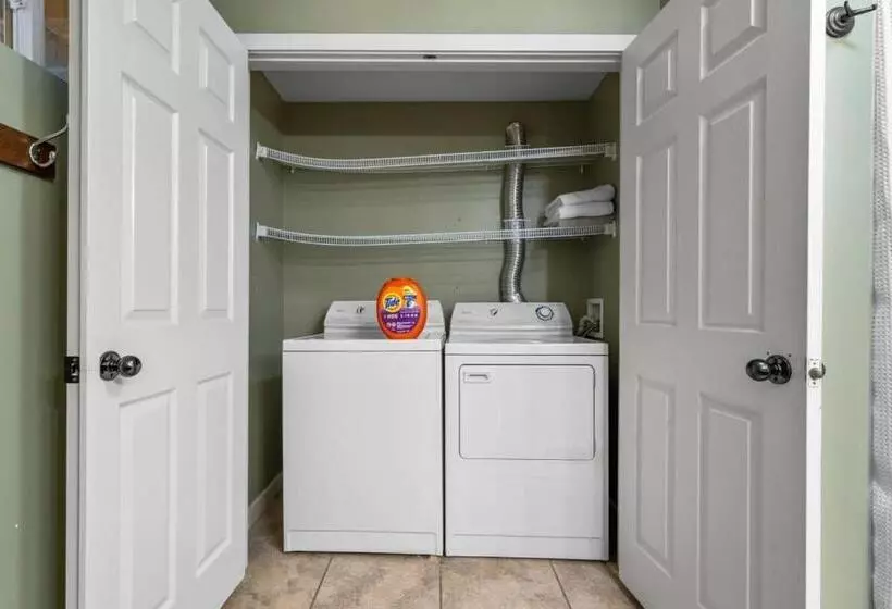 The Sleeping Moose I Fireplace I Pool Table I Tv