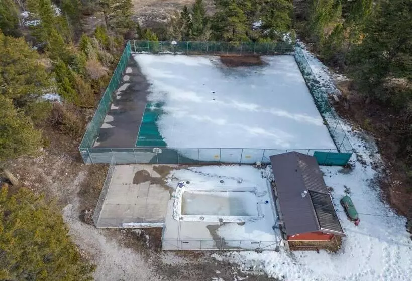 The Sleeping Moose I Fireplace I Pool Table I Tv