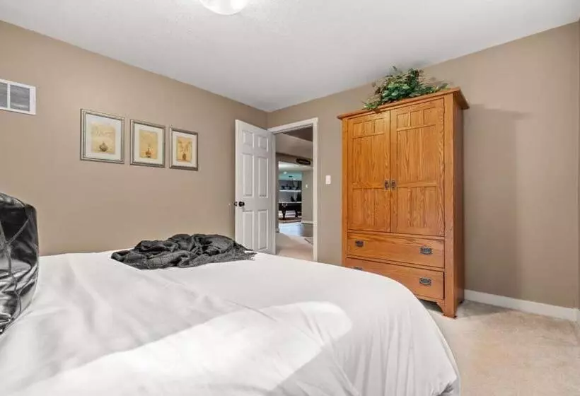 The Sleeping Moose I Fireplace I Pool Table I Tv