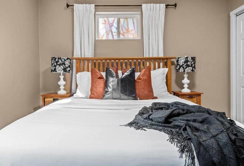 The Sleeping Moose I Fireplace I Pool Table I Tv