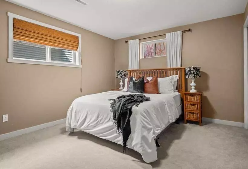 The Sleeping Moose I Fireplace I Pool Table I Tv