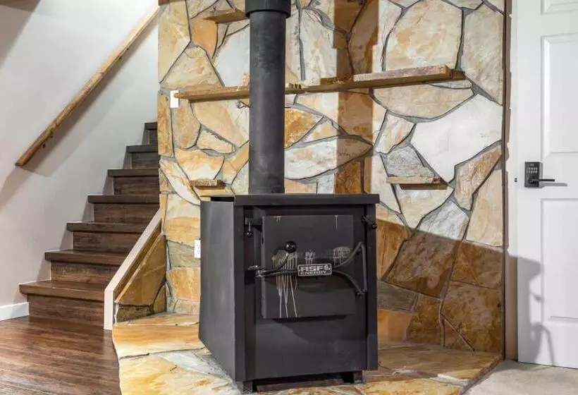 The Sleeping Moose I Fireplace I Pool Table I Tv