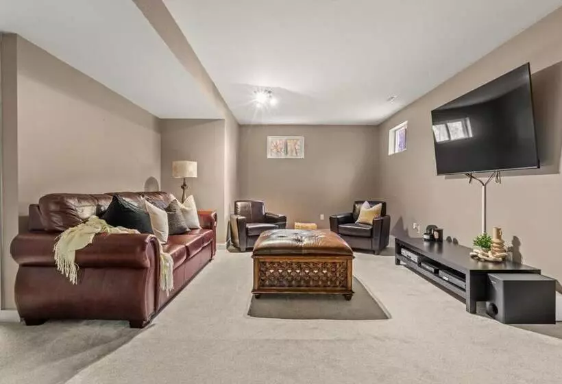 The Sleeping Moose I Fireplace I Pool Table I Tv