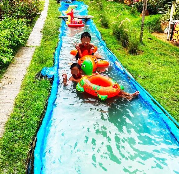 Aamiaismajoitus (B&B) บ้านเดอะเมาเท่น By The Mountain Ozoneบ้านโอโซนขุนเขาแก่งกระจาน