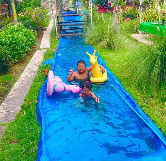 Aamiaismajoitus (B&B) บ้านเดอะเมาเท่น By The Mountain Ozoneบ้านโอโซนขุนเขาแก่งกระจาน